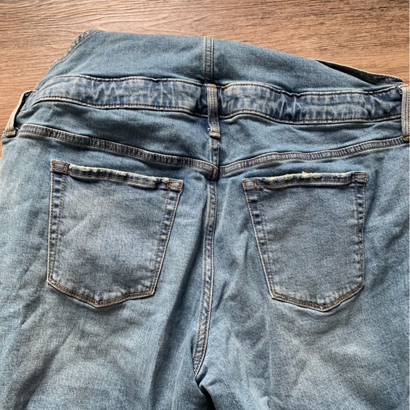 Isabel by Ingrid & Isabel Light Wash Maternity Overalls 10 - Picture 6 of 7